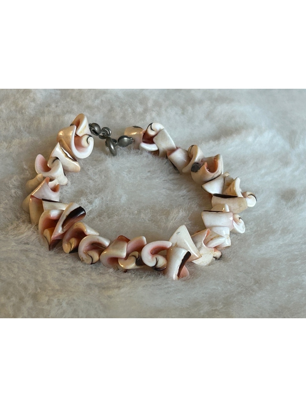 Natural Shell Chunky Bracelet with Metal Clasp